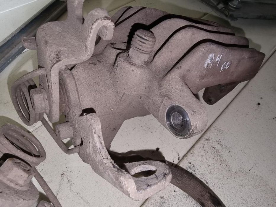 2 pinças traz Audi A4 1.9 tdi