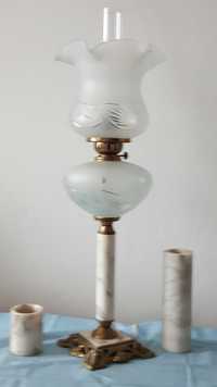Lampa biurkowa stylizowana na naftową; trzon marmur, podstawa mosiądz