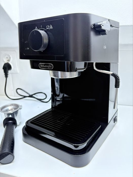 Ekspres ciśnieniowy kolbowy DeLonghi EC 230.BK