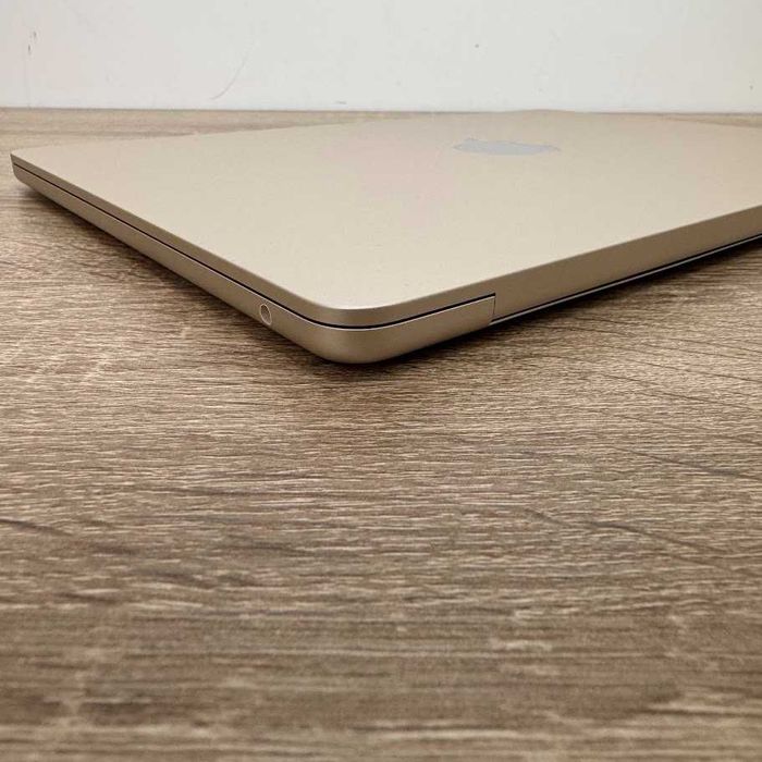 Macbook Air 13" 2025 M4 / 16Gb / SSD 256Gb акб:100% (код: M0809)