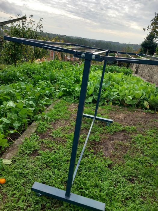 Estendal dobravel e com rodas