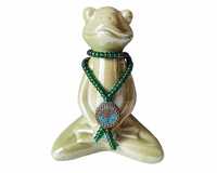 Figurka zielona żaba medyt joga lotos ceramika Budda wisiorek NOWA
