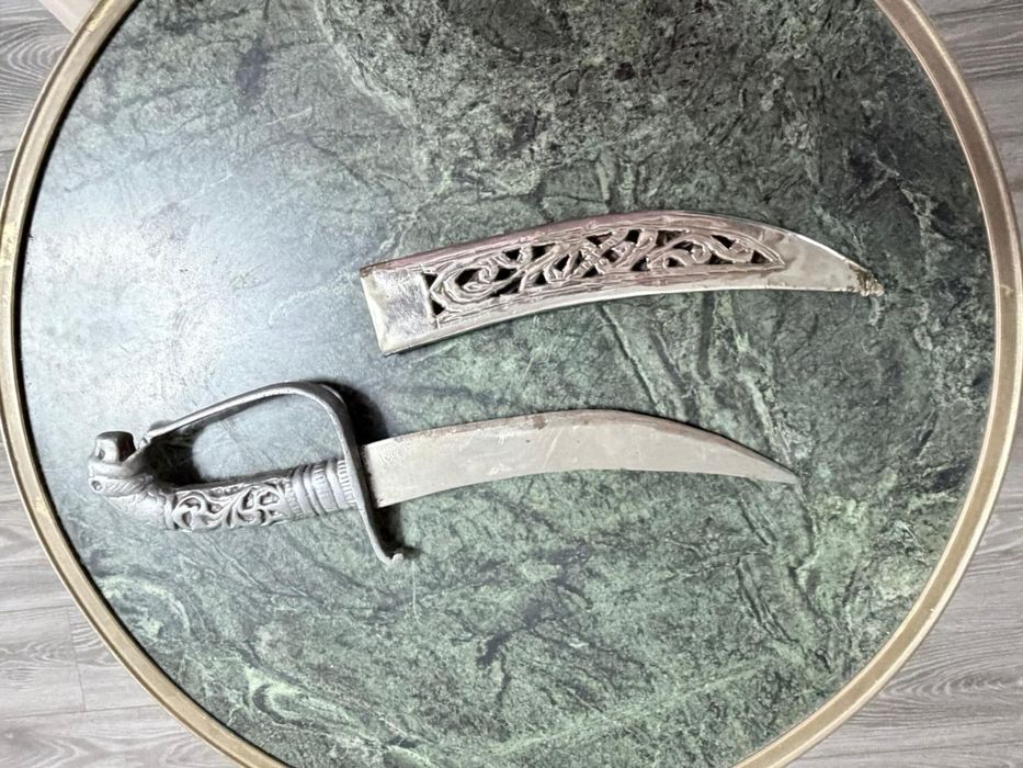 Sprzedam dużą, wieloletnią kolekcję starychi noży i nie tylko .