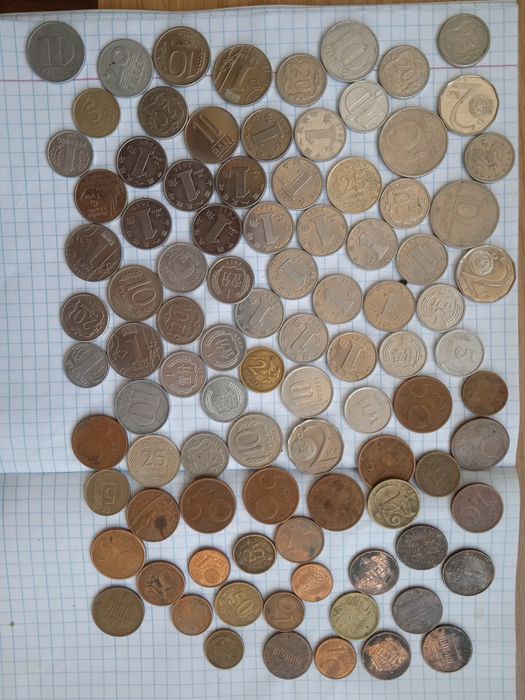 Монеты мира 93 штуки