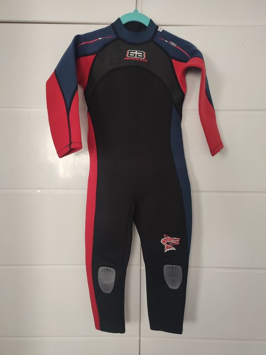 pianka neoprenowa do pływania i nurkowania czarno czerwony rozmiar 104