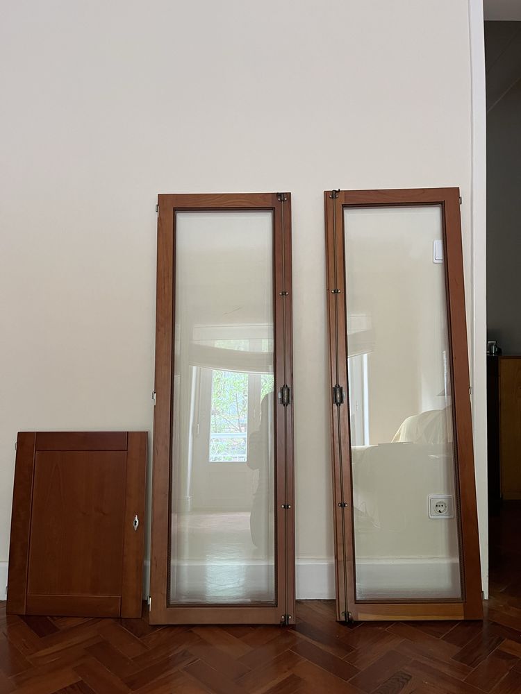 3 portas em madeira de cerejeira – 2 com vidro, 1 cega  madeira nobre