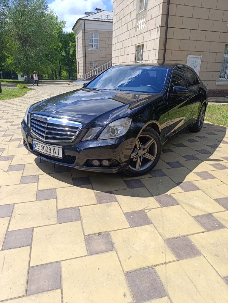 Продам мерседес w212 e200