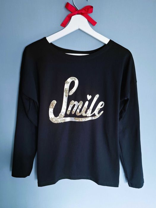 Czarna bluzka z napisem Smile złote cekiny