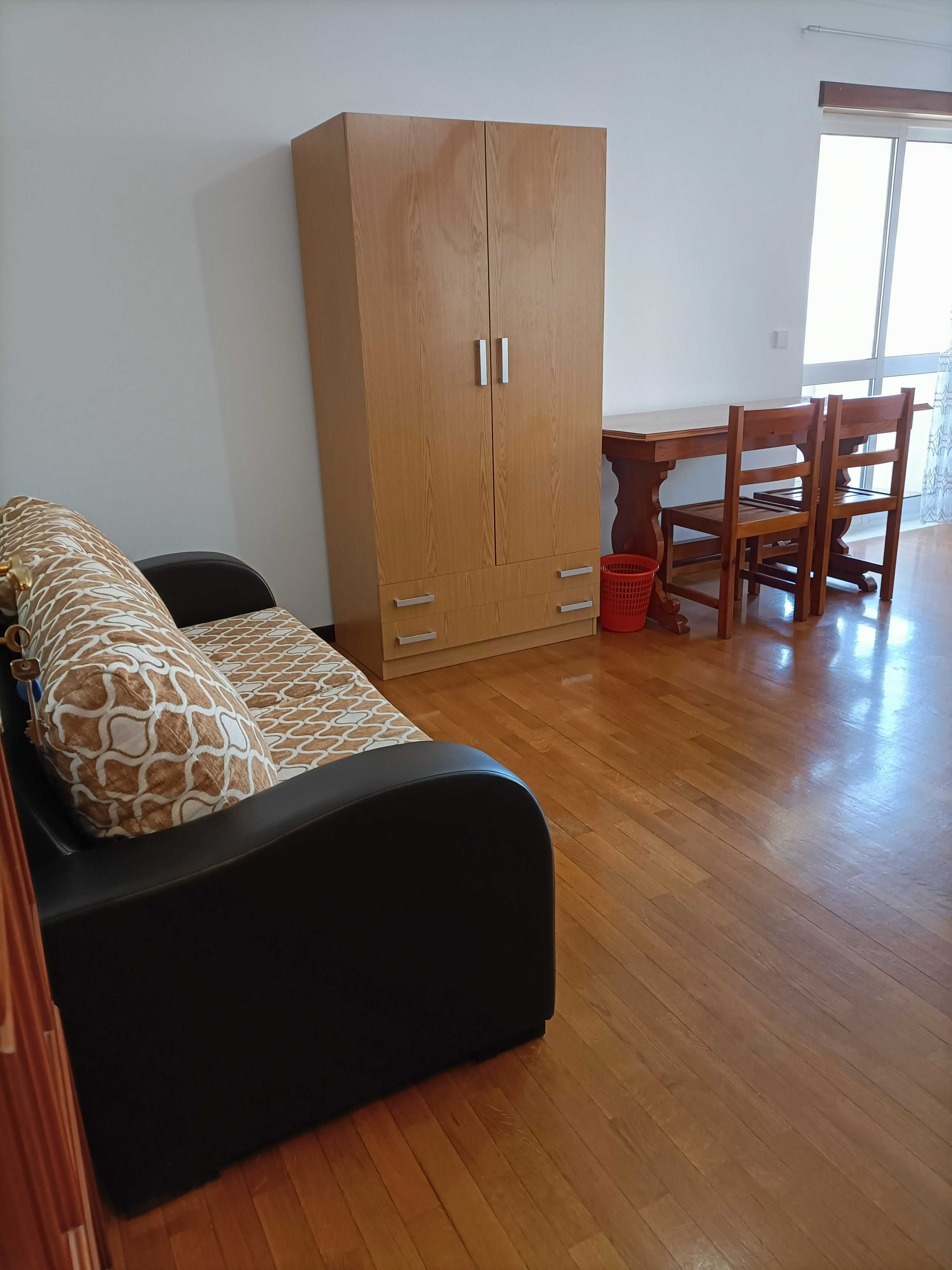 Quarto grande junto ao Coimbra shopping