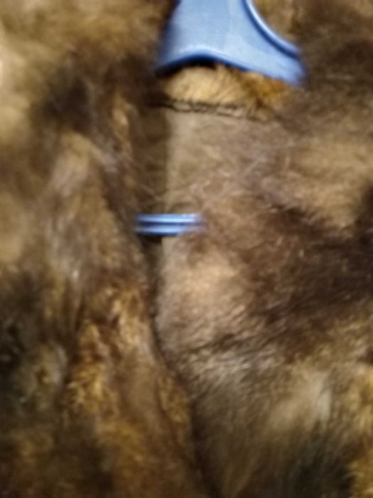 Натуральная пушистая шуба,  полушубок, мягкая выделка.