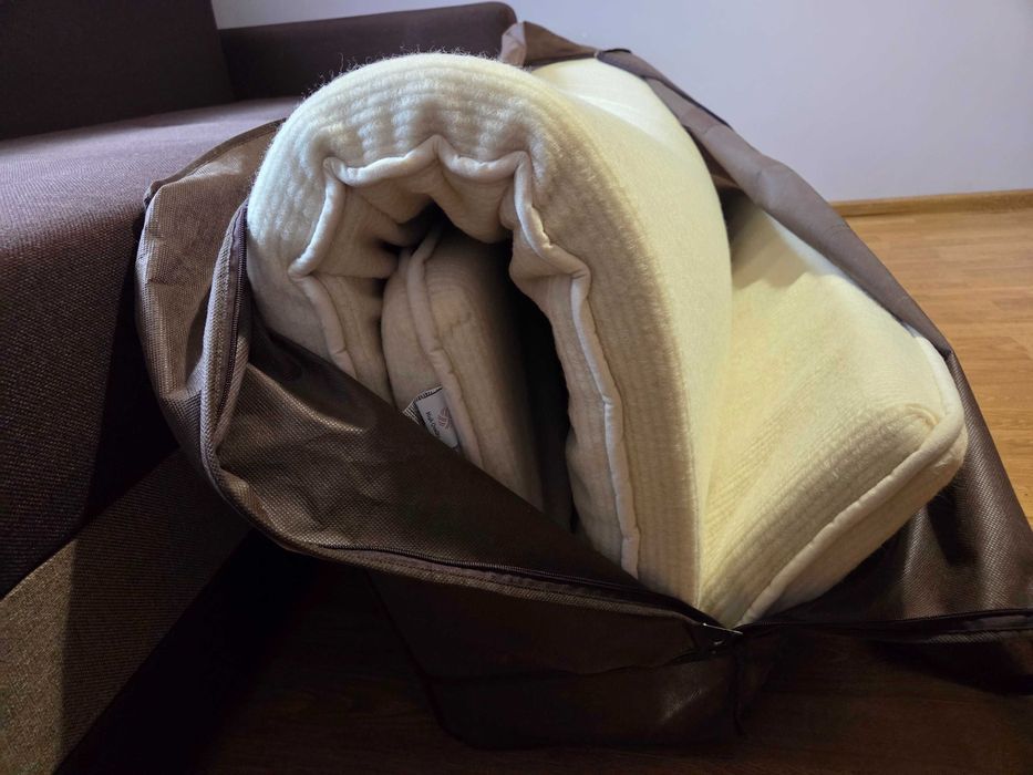 Rozkładana kanapa z materacem