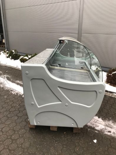 Lada witryna chłodnicza Cold dł. 1,6 m i inne urządzenia.