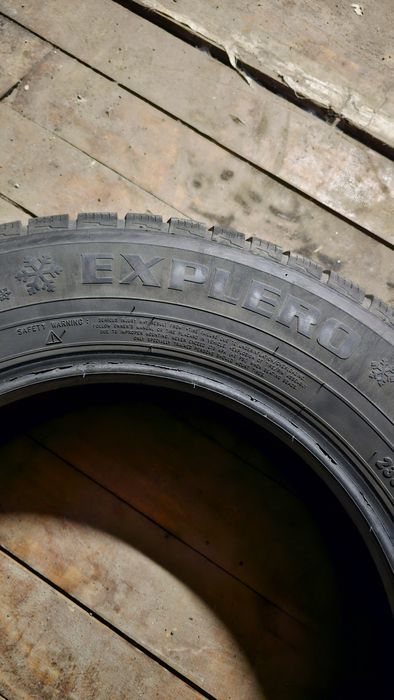 Шини зимові 235/65 R17