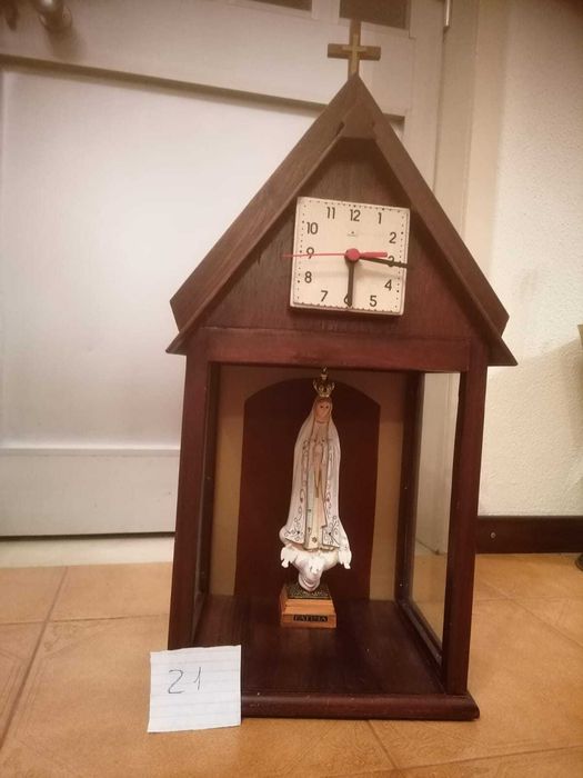 Oratórios e capelas em madeira