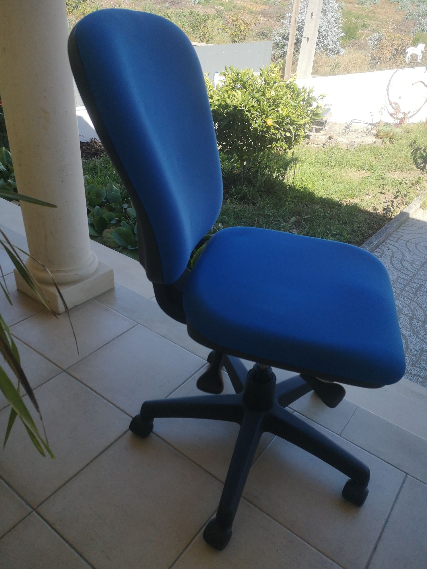 Cadeira de escritório como nova