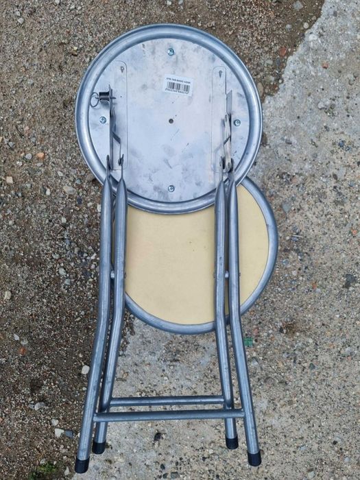 Stołek składany metalowy 30cm średnicy, 45cm wysokość. Czarne, kremowe