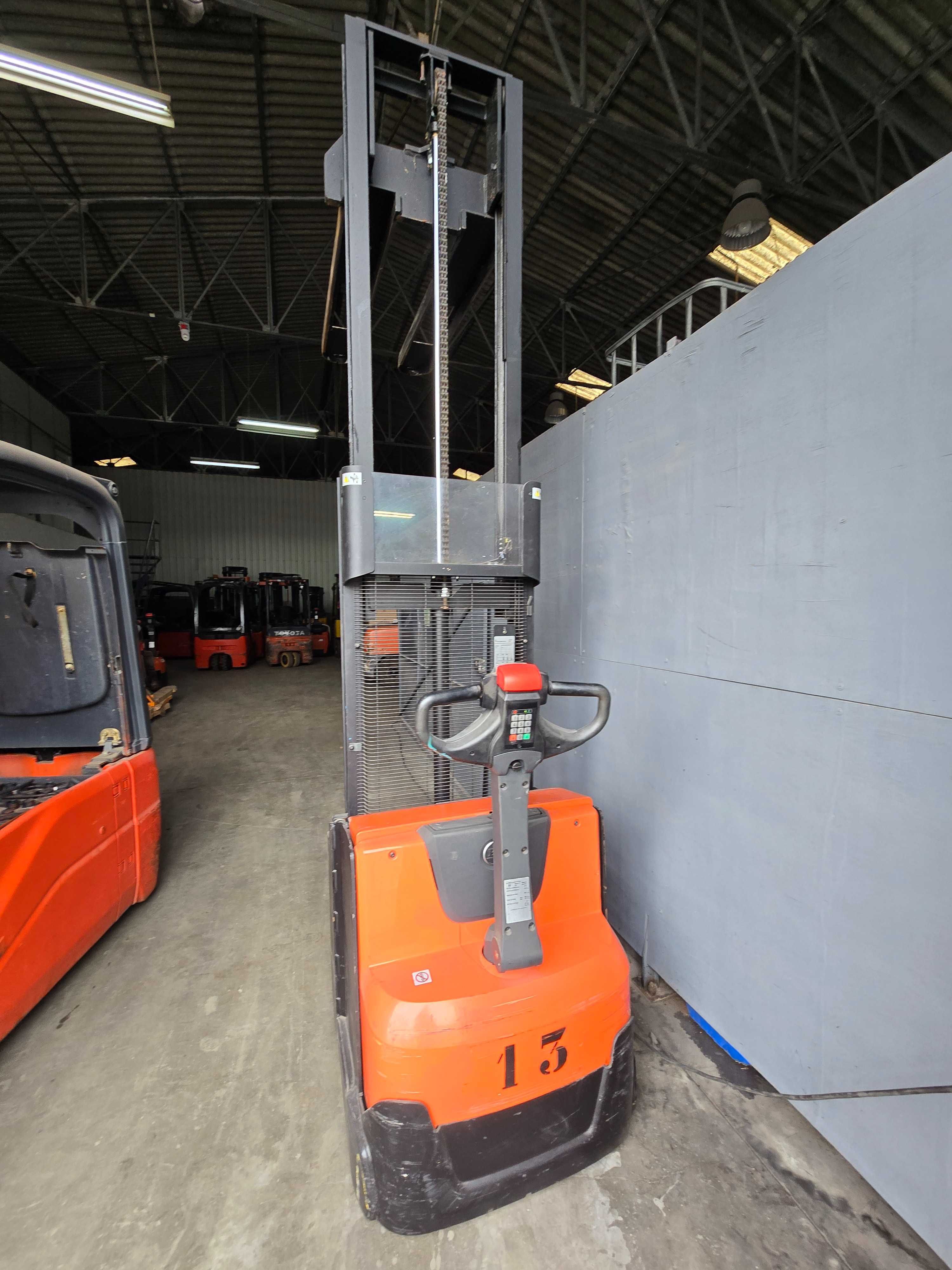 Empilhador/Stacker  Toyota