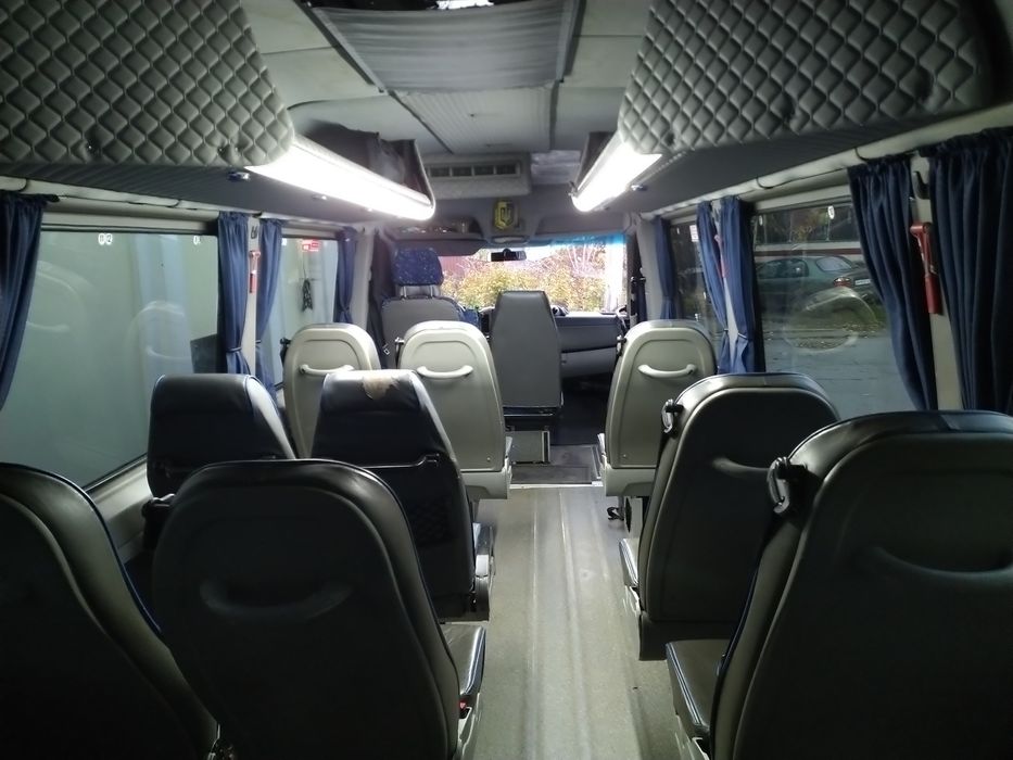 23 посадочних місця + водій