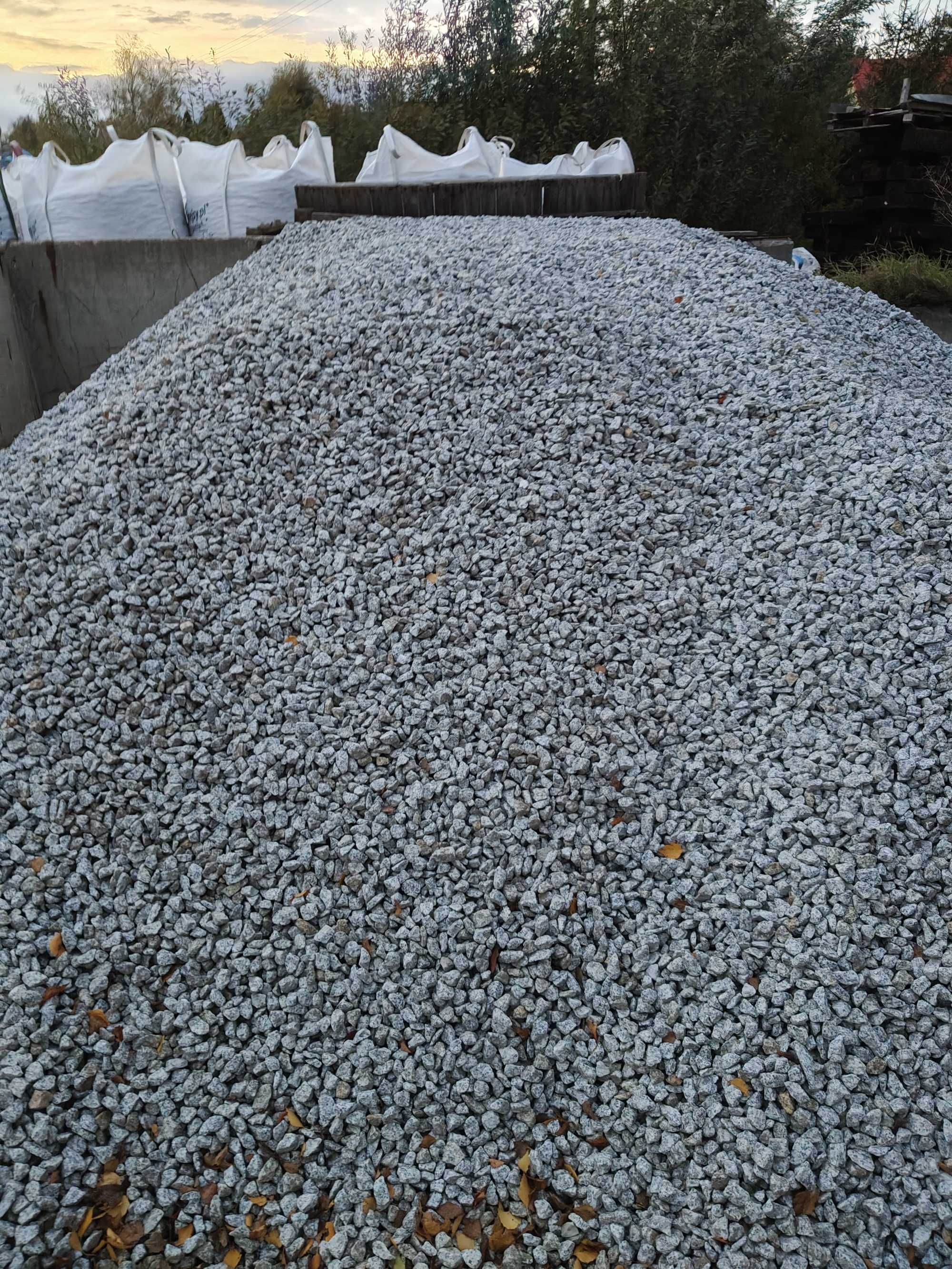 Kruszywa , grysy , otoczaki , 26 ton