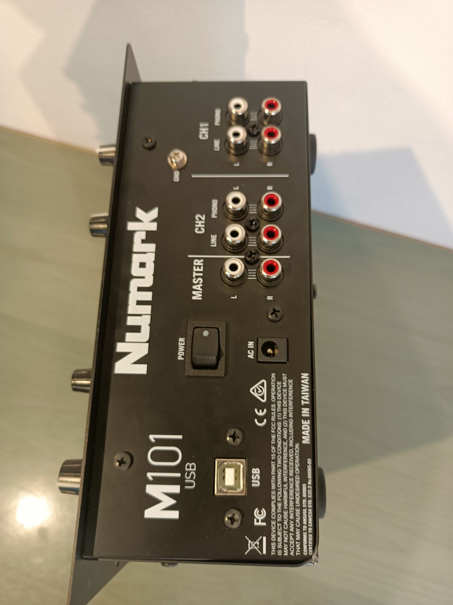 Numark 101 2 kanałowy mikser dla DJ -a