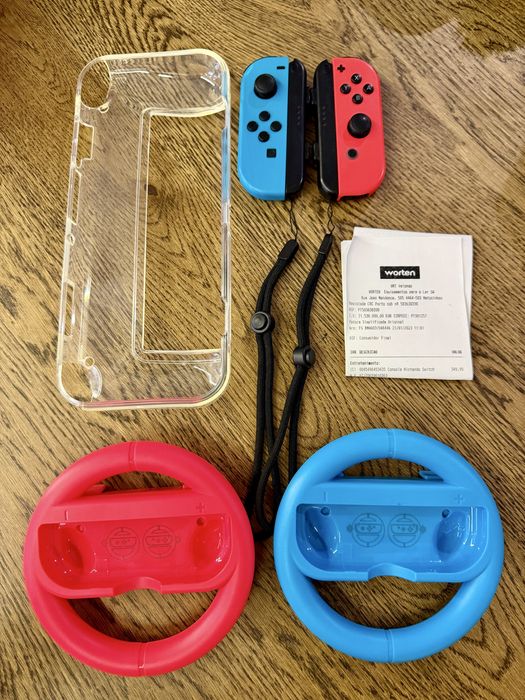 Nintendo Switch OLED + 4 comandos + capa + volantes