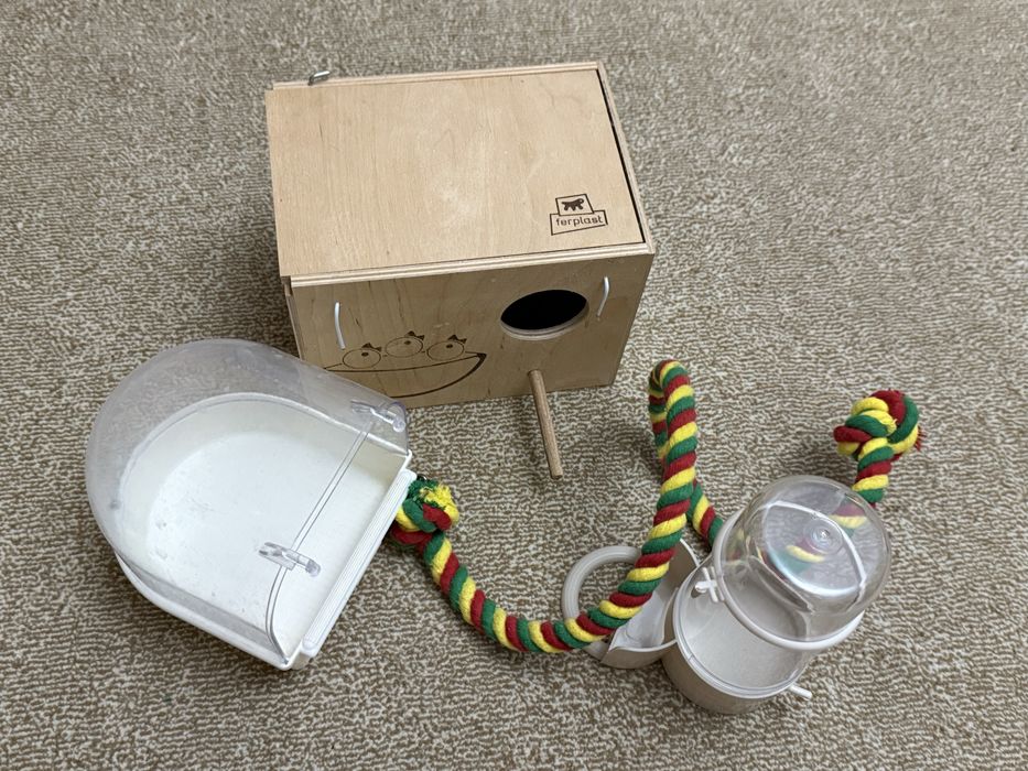 Продам будинок, купалка, годівниця для папуги