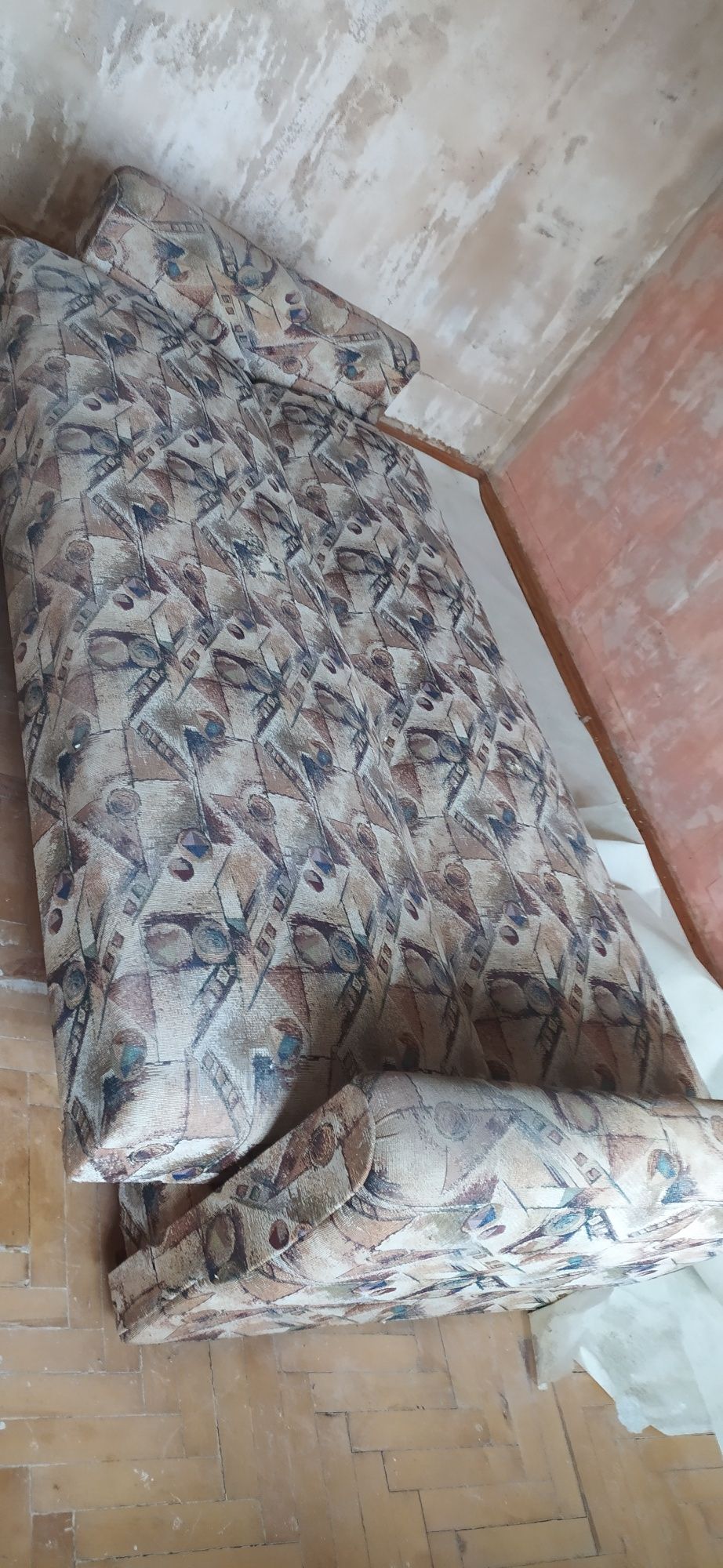 Диван б/у.250гривень.
