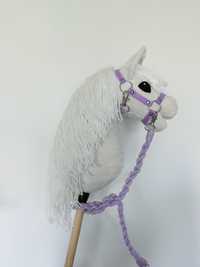 Hobby Horse z kantarem A4