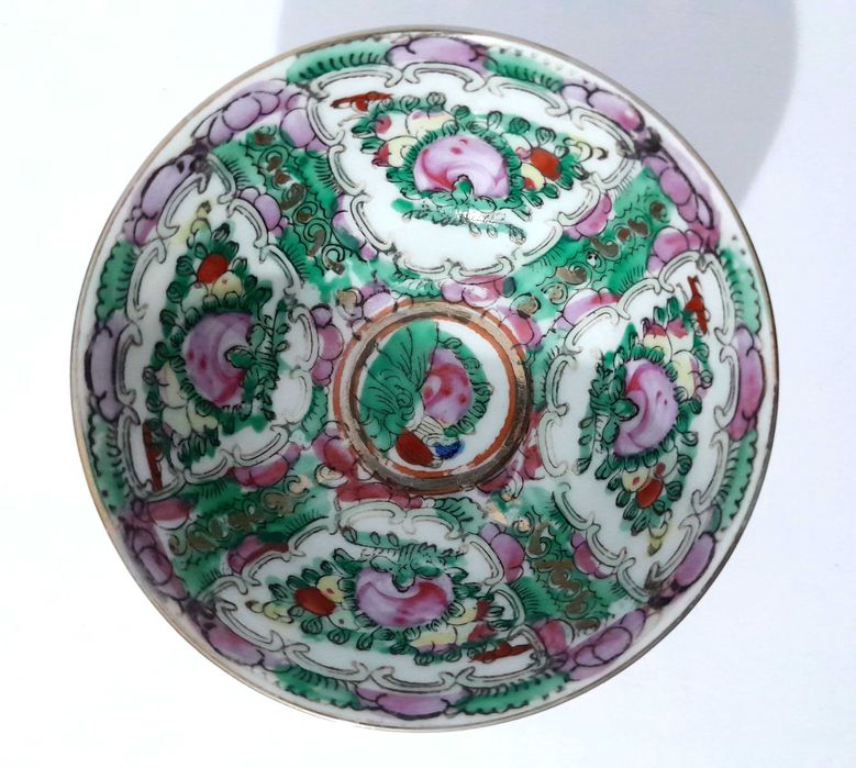 Taça antiga de porcelana com colher de Macau