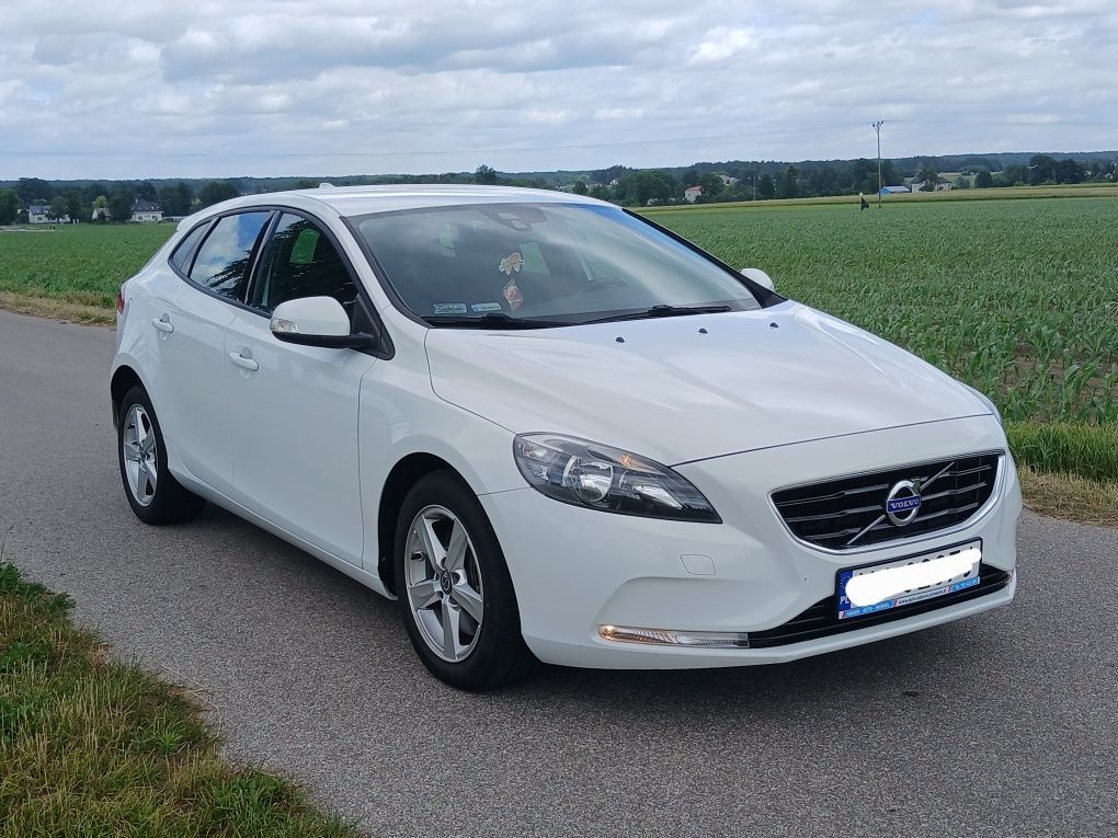 Volvo v40 2.0d. Automat.
