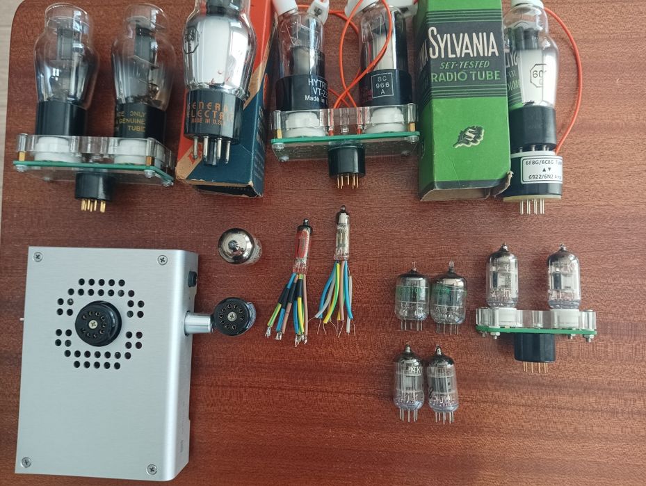 Lampowy wzmacniacz słuchawkowy Schiit Vali 2 plus lampy