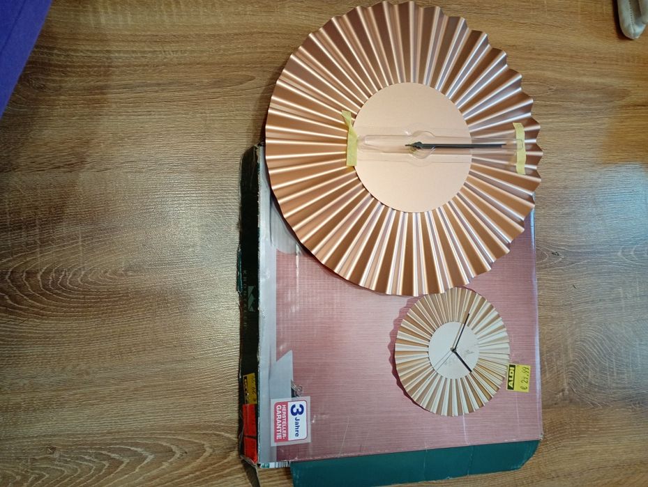 Zegar ścienny złoty