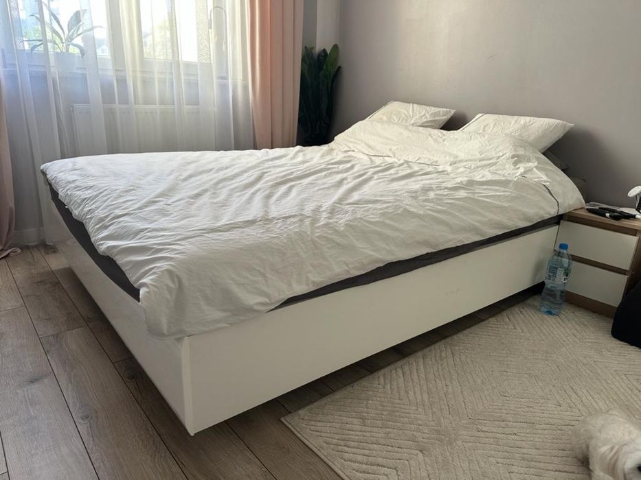 Białe łóżko 160x200