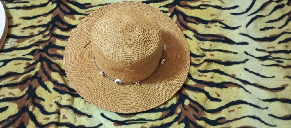 Kapelusz z rondem muszelki Parfois