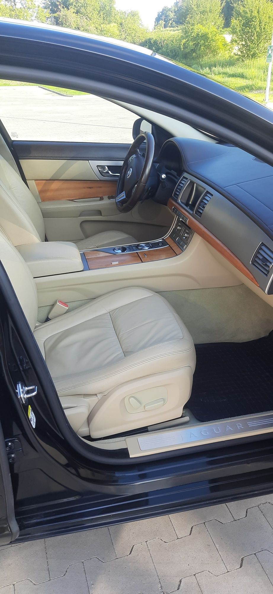 Jaguar XF 2.7 2009r.