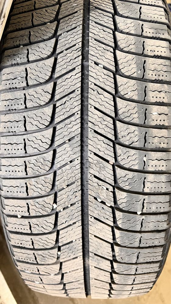 Зимова гума Michelin X-ice R17 225/55 4 колеса Шини