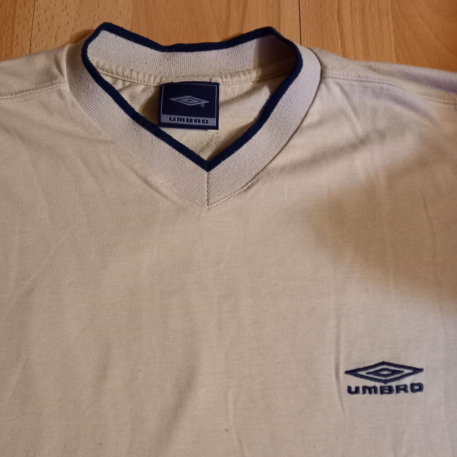 Beżowa koszulka Umbro