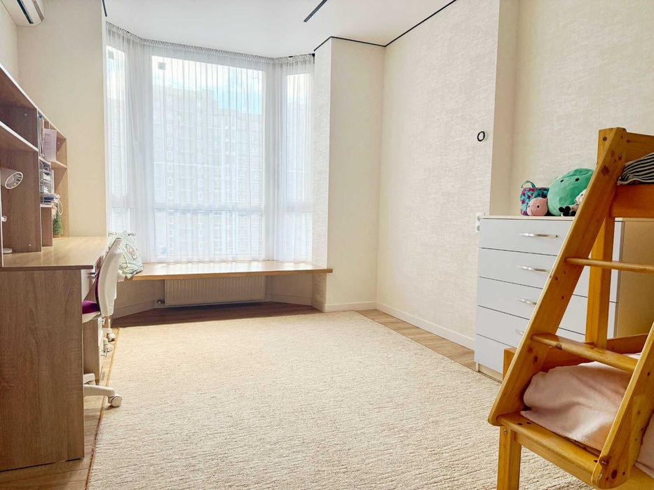 Трикімнатна квартира з якісним ремонтом у ЖК Гранд Бурже