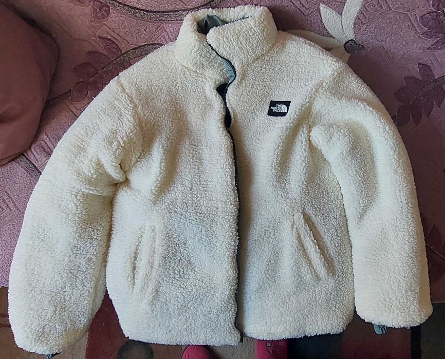 Женская двухсторонняя куртка The North Face с овчиной