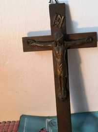 stary krzyż z Jezusem metal