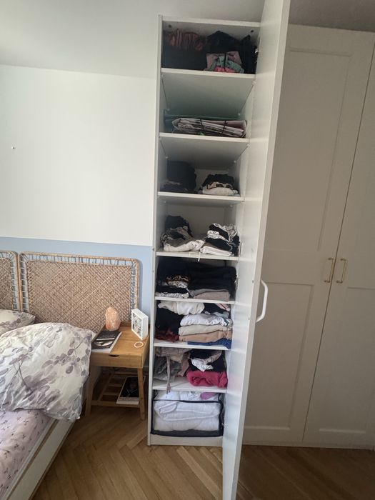 Szafa biała, słupek, bielizniarka