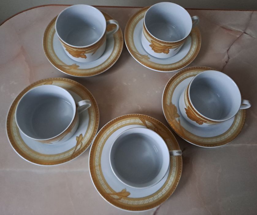 Filiżanki ze spodkami 5 szt.