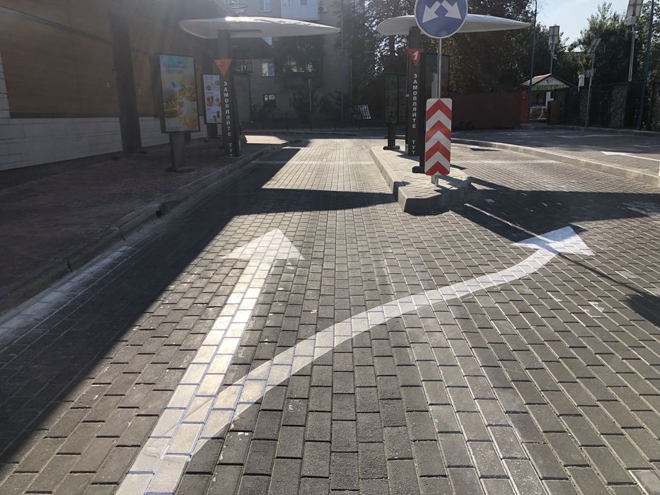 Укладання тротуарної плитки Бруківки Укладка тротуарной плитки ФЭМ