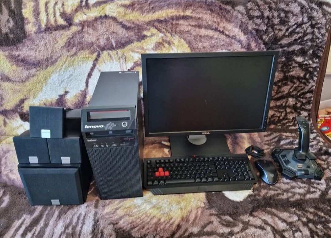 Komputer stacjonarny Lenovo