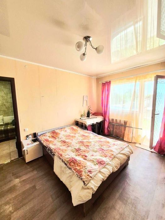 Продам однокімнатну квартиру 37 м2 з меблями та технікою.