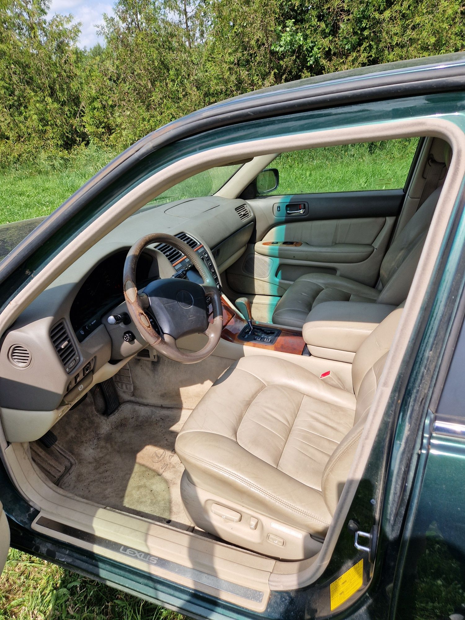 Lexus.      LS.      400   .