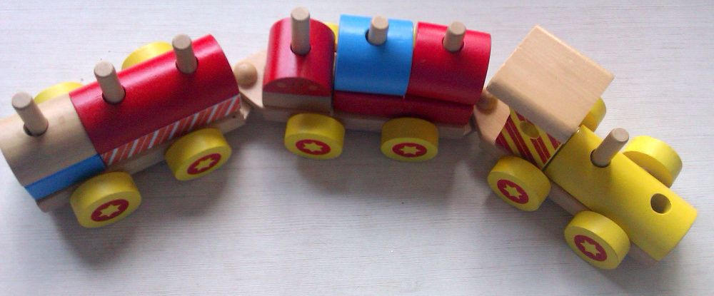 zabawki drewniane dla malucha, drewniany pociąg