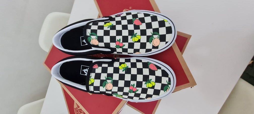 Vans novos em caixa