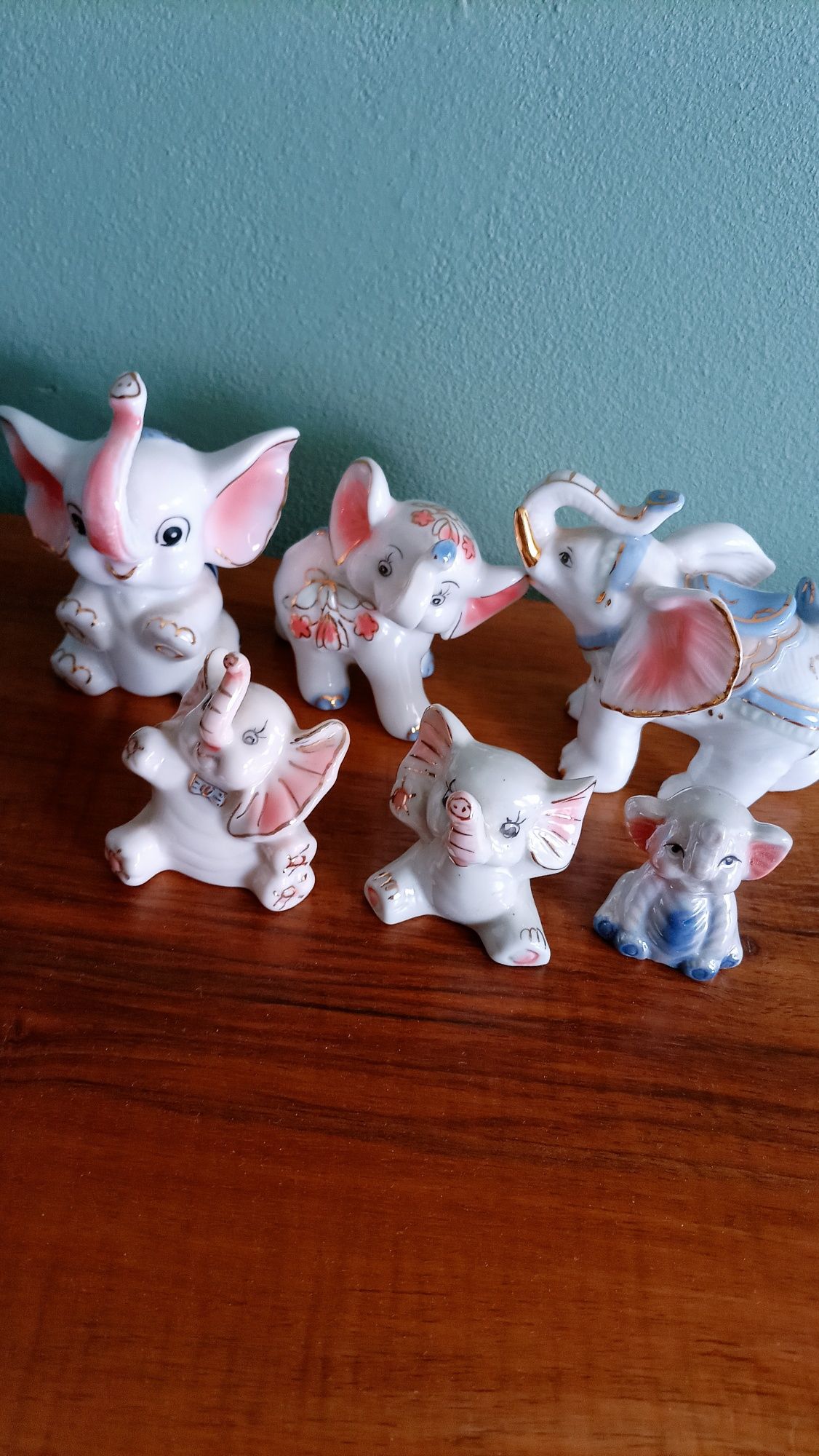 Zestaw sześciu słonikow z porcelany