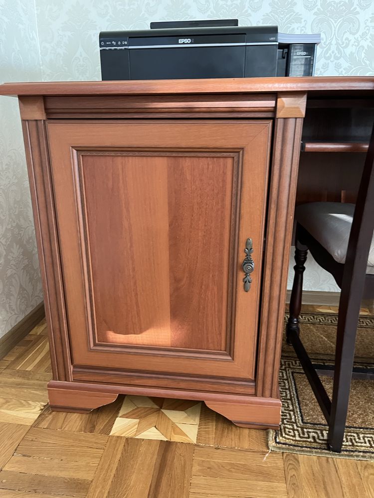 Продам письменый стол